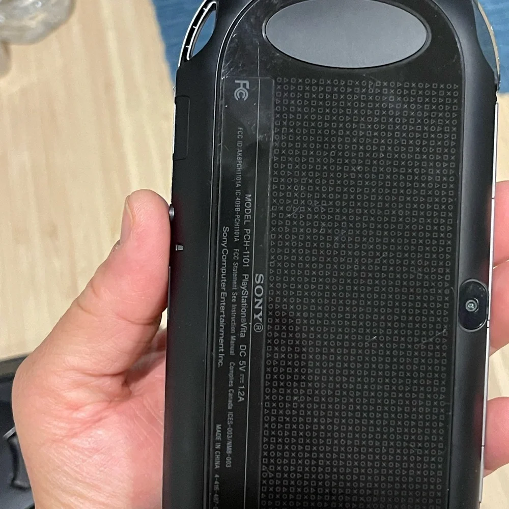 Sony play station vita  pch-1101 black color